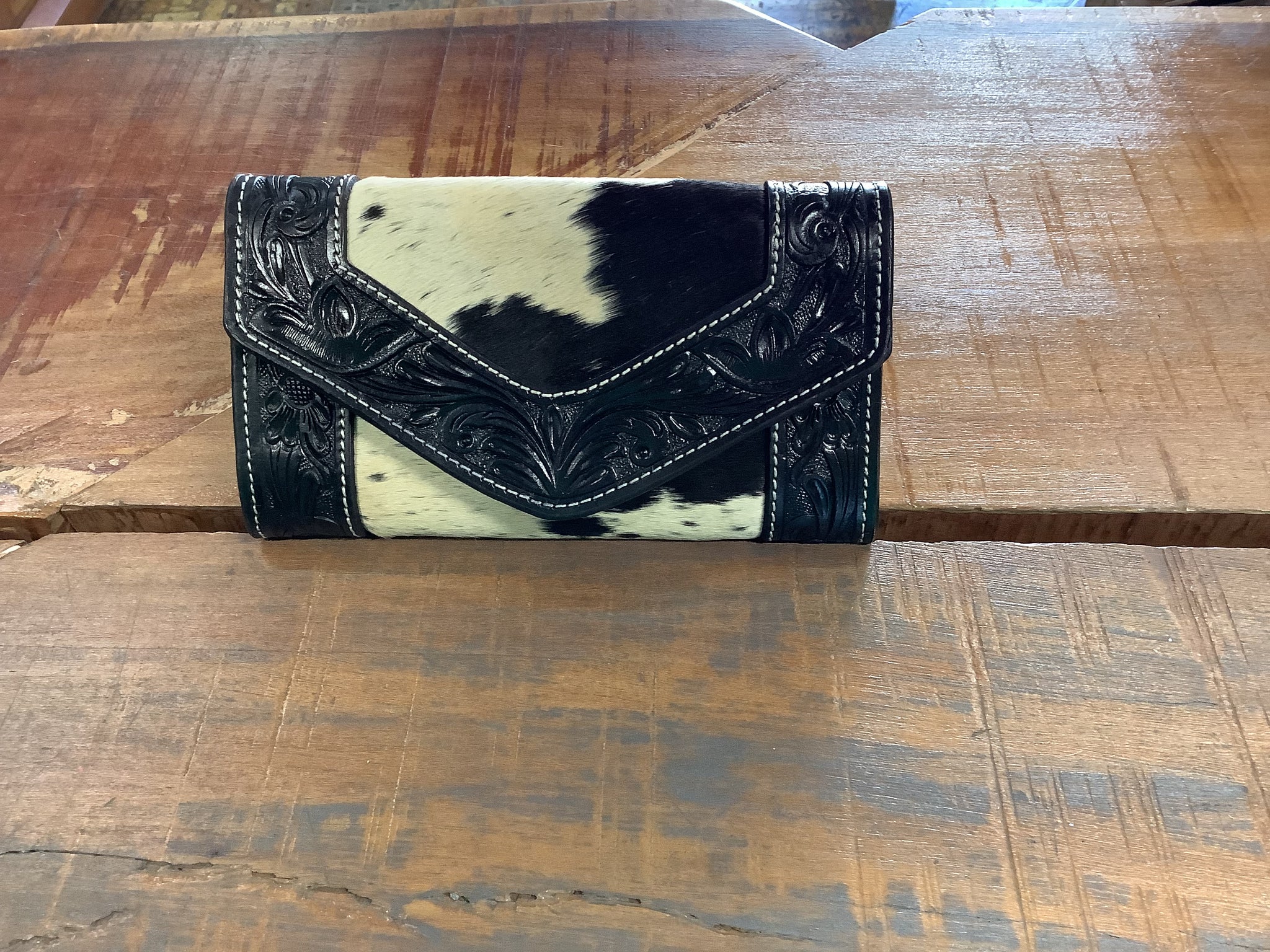 The Design Edge Cuba Tooling Leather Trifold Cowhide Wallet Black