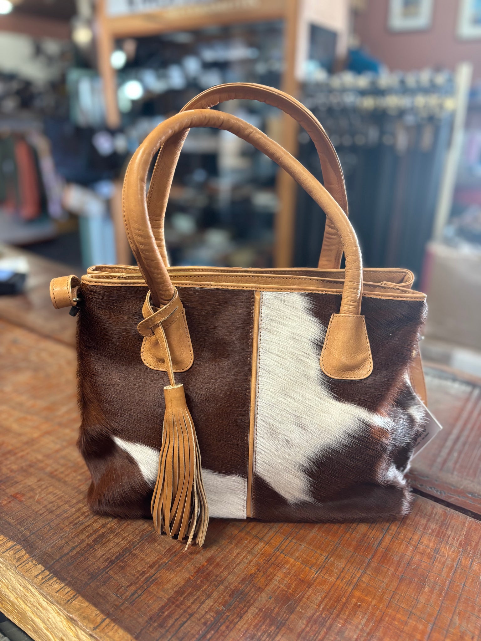 B71052 The Design Edge Organised Cowhide Netherlands Handbag Tan