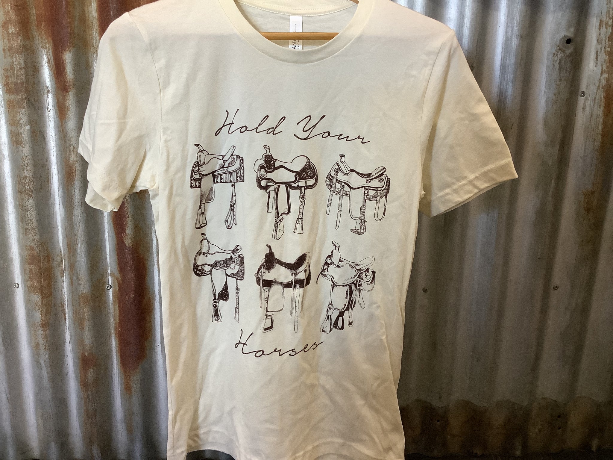MP7261 Hold Your Horses Saddle Graphic Tee Natural
