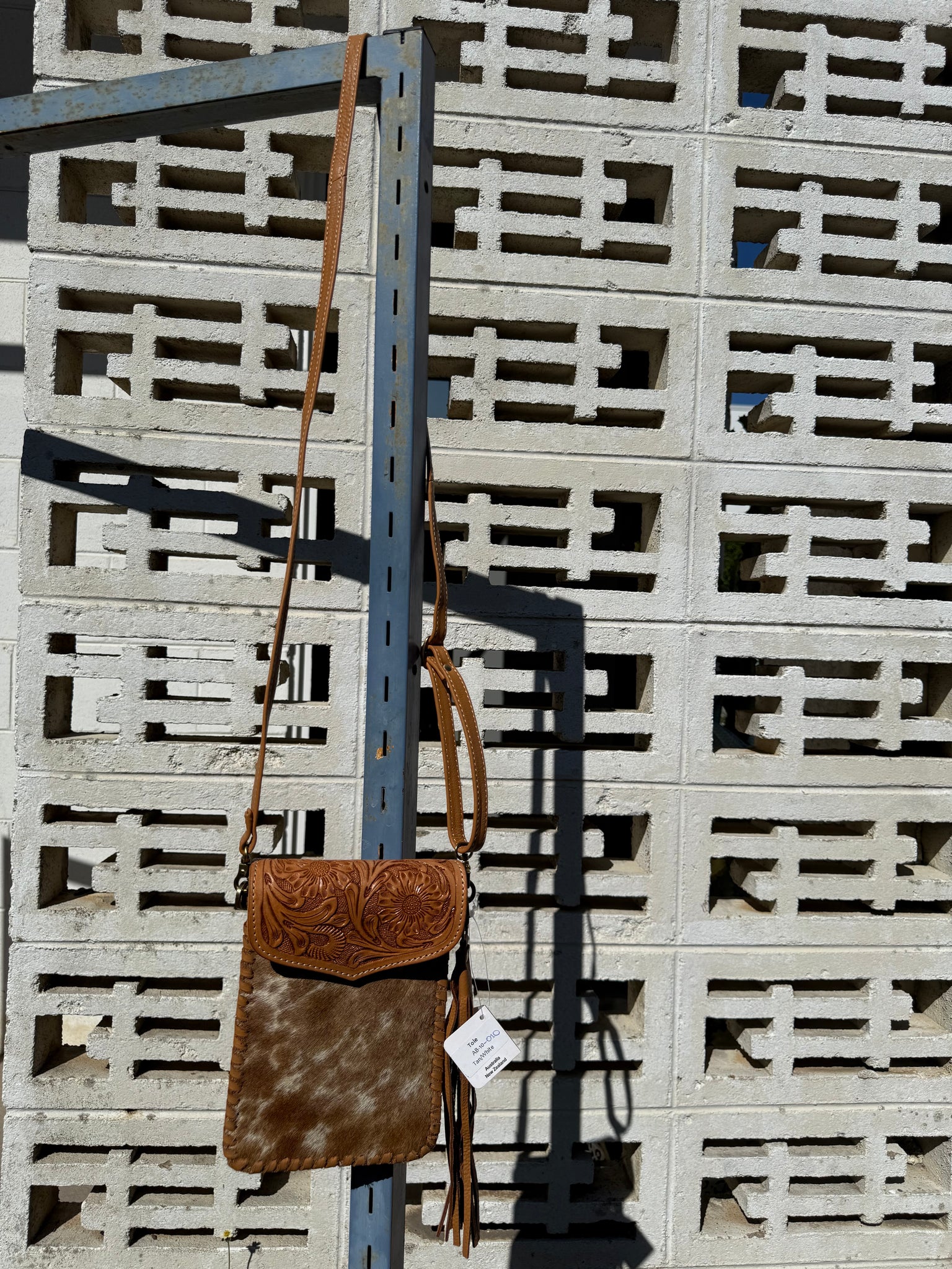 AB-10-010 Tole Cowhide Shoulder Bags