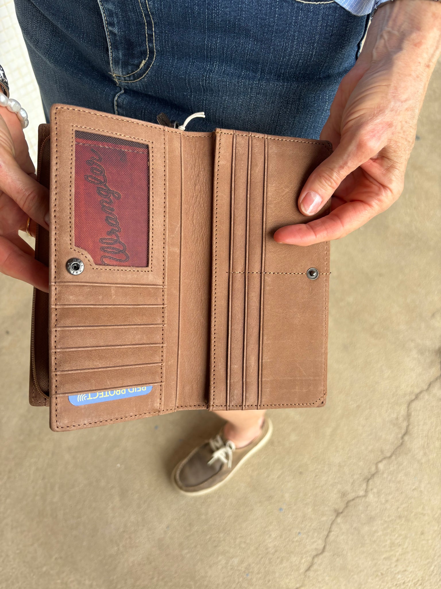 X4W2973WLT Wrangler Clara Wallet Tan