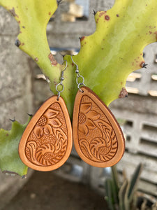 TE-01 The Design Edge Tooled Pear Drop Earrings – Leather Jewellery Surgical Steel