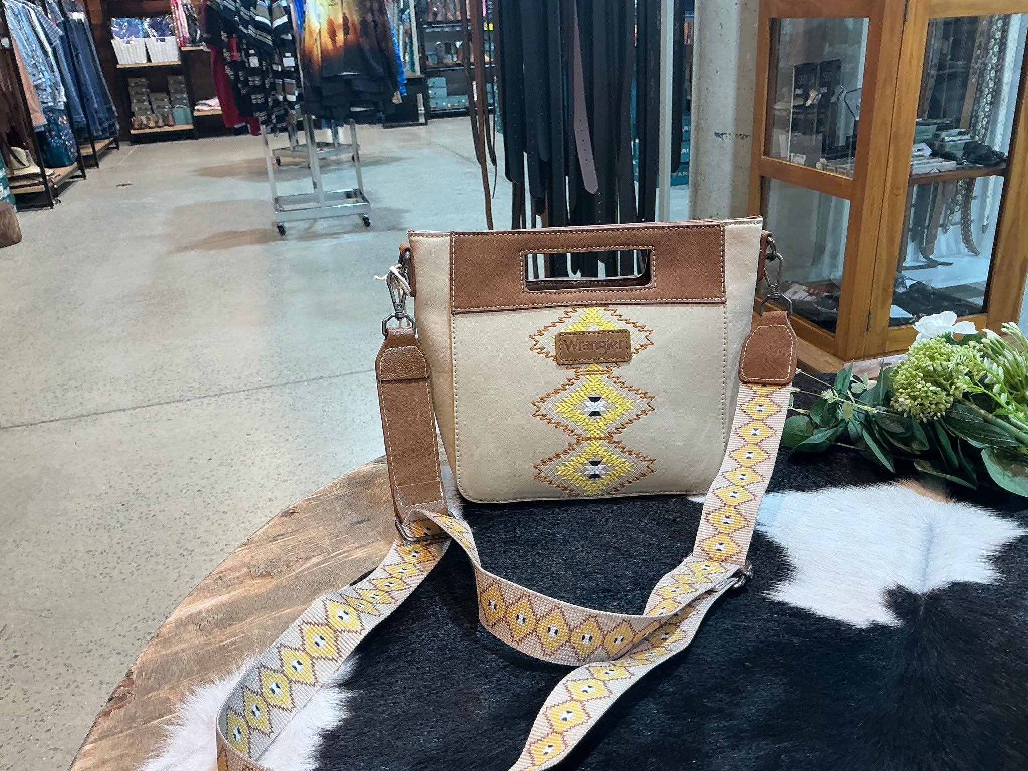 X5S2948BAG Wrangler Southwestern Inez Embroidery Bag Natural