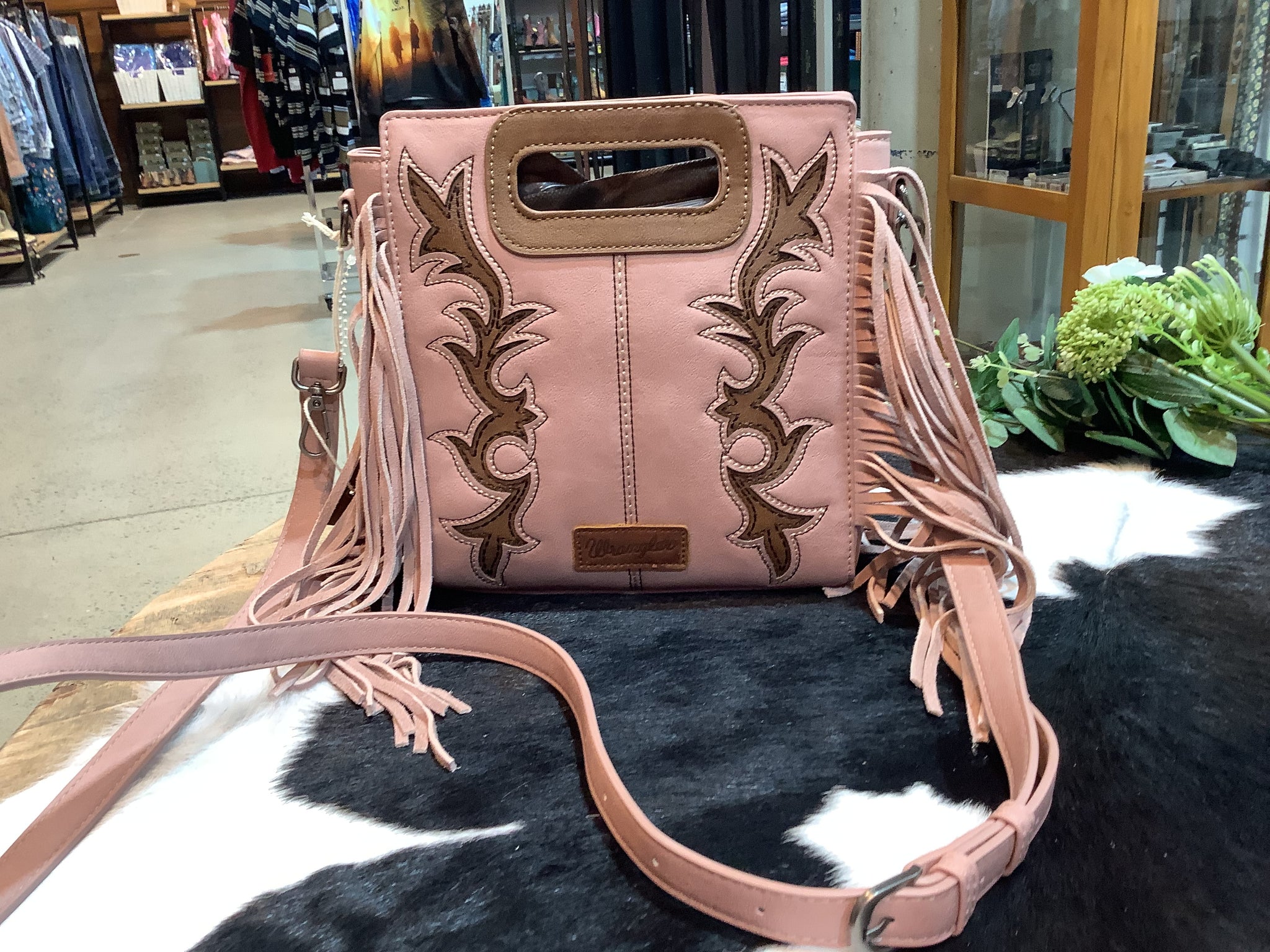 X5S2941BAG Wrangler Southwestern Dallas Fringe Bag Pink