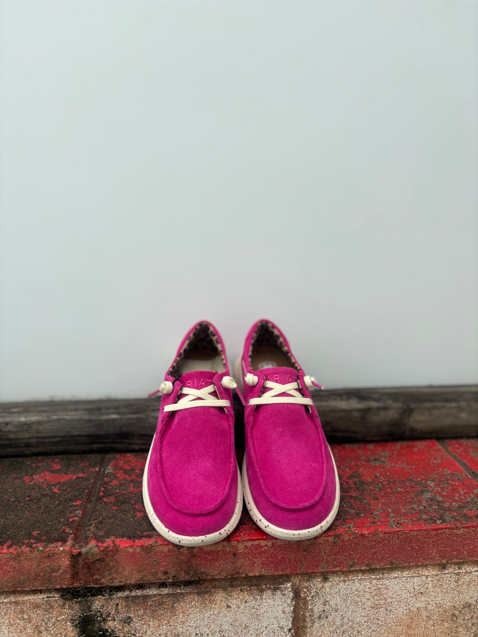 10050972 Ariat Ladies Hilo Shoes Hottest Pink