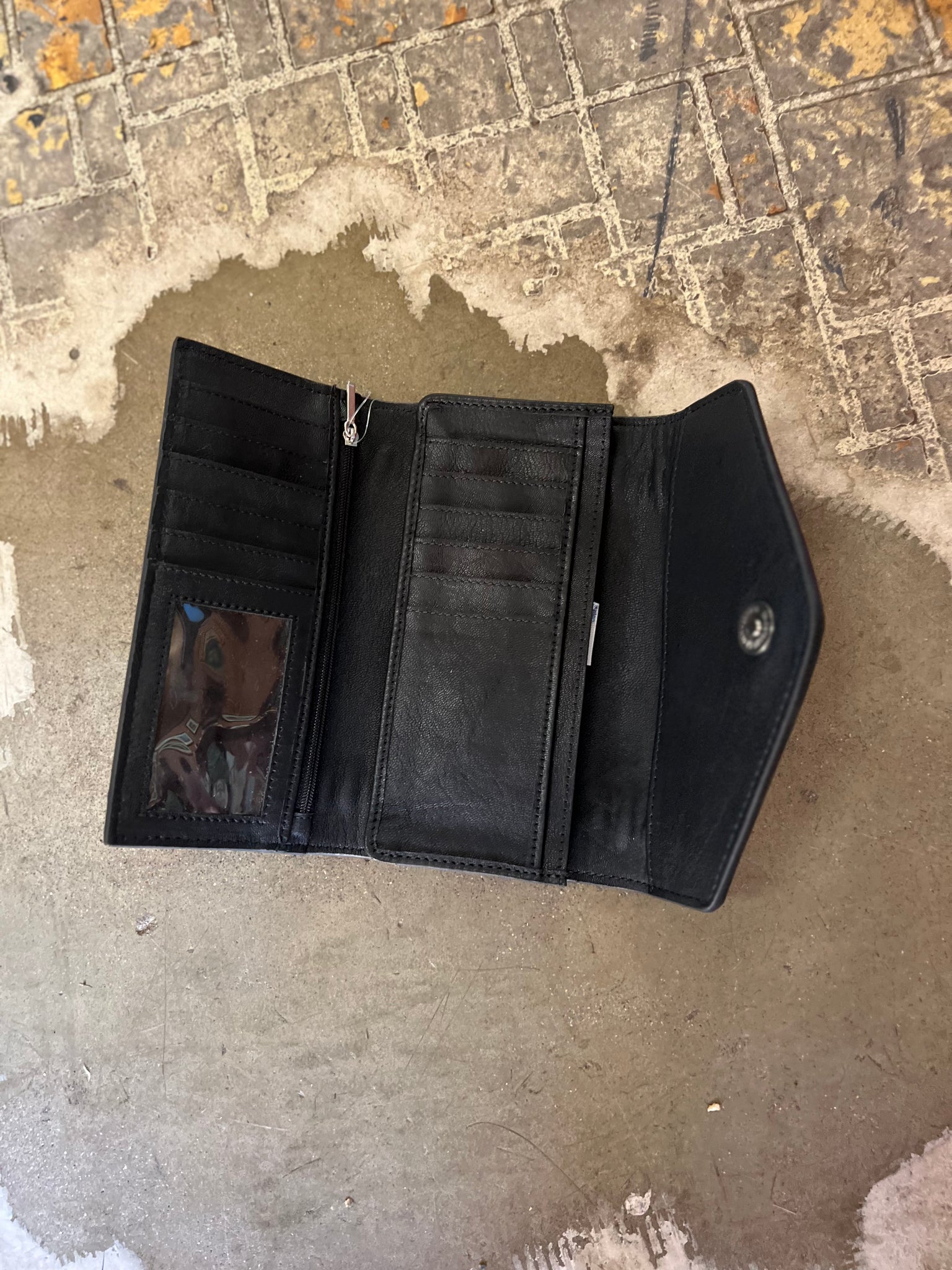The Design Edge Cuba Tooling Leather Trifold Cowhide Wallet Black