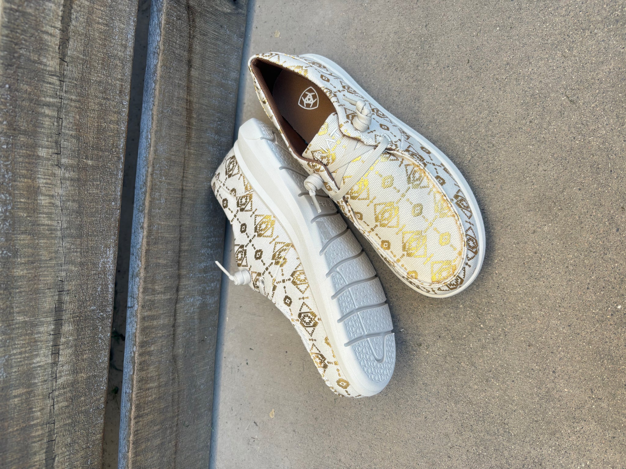 10050928 Ariat Ladies Hilo Gilded Pecos