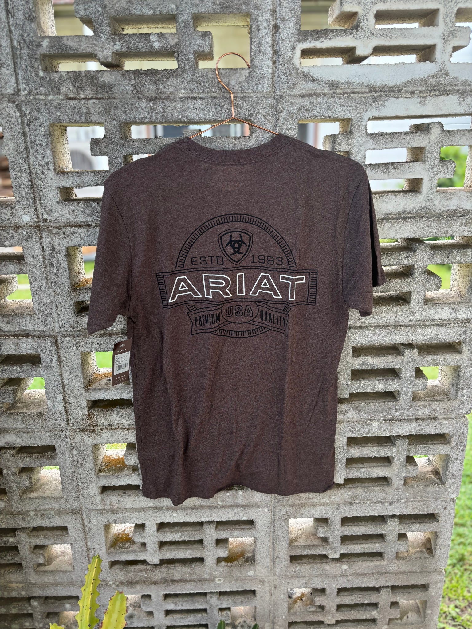 10047893 Ariat Mens Outline Circle S/S Tee Brown