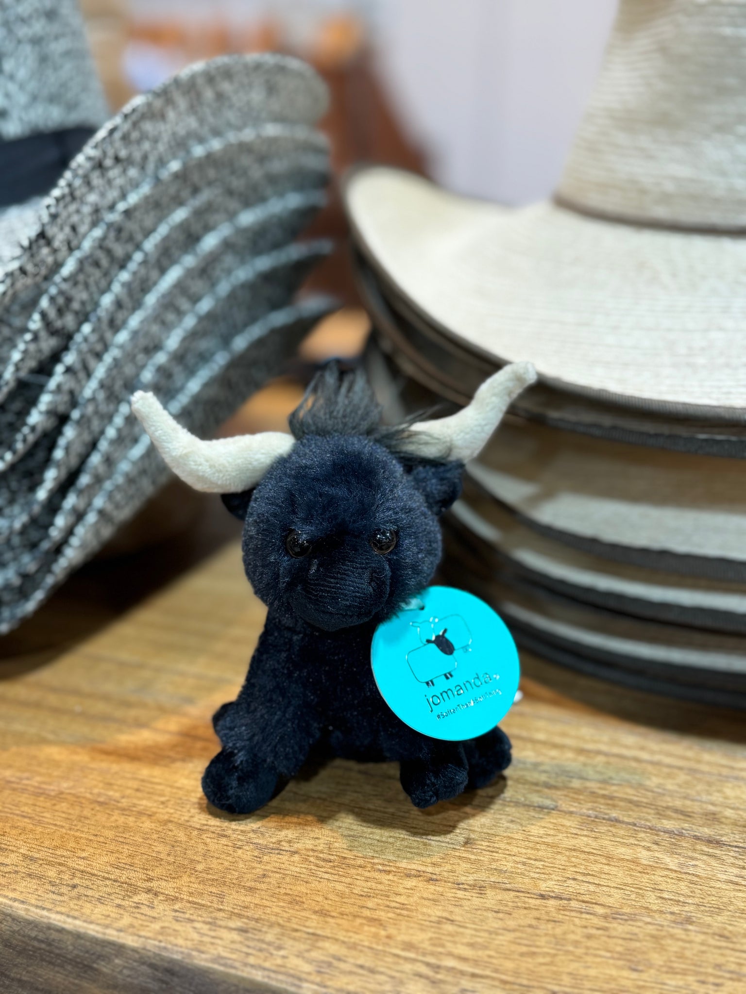 MRLH0055 Black Mini Longhorn Highland Black Cow - 11cm