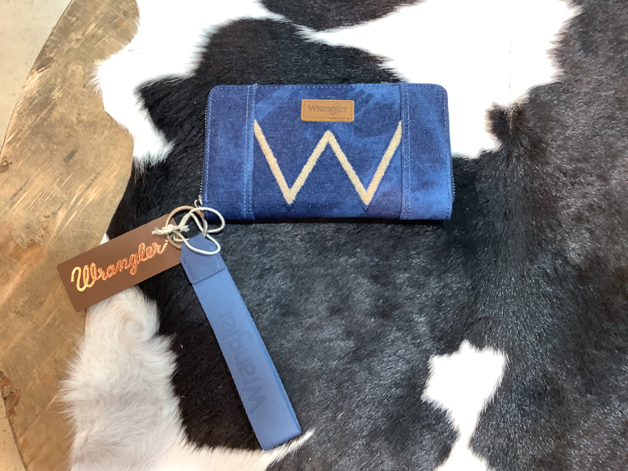 X5S2909WLT Wrangler Southwestern Willa Wallet Dark Denim