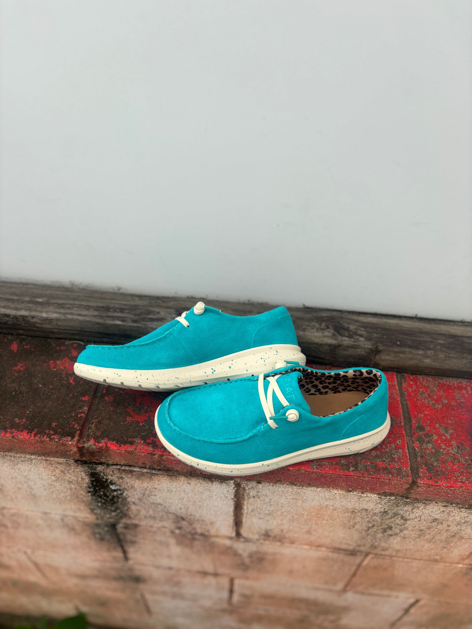 10050971 Ariat Ladies Hilo Shoes Brightest Turquoise
