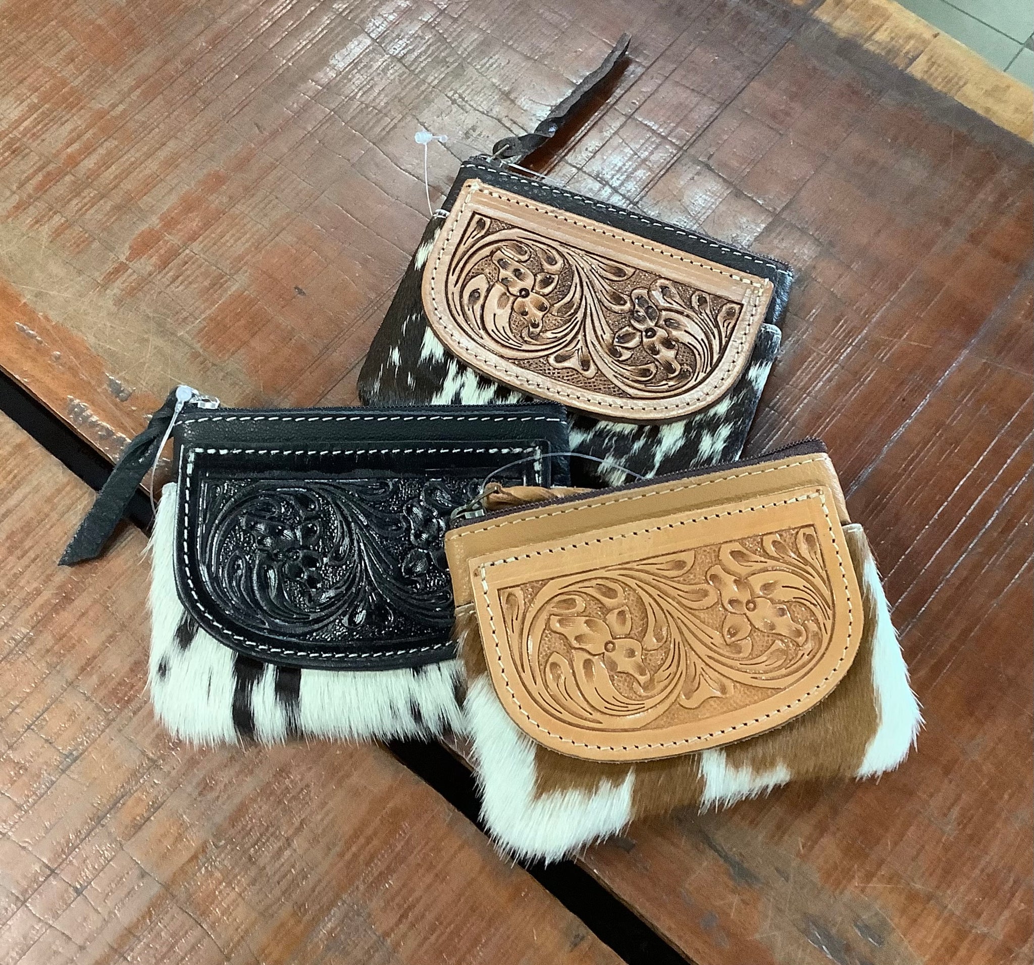 AC-46 The Design Edge Tooling Leather Cowhide Zip Purse Tan/White