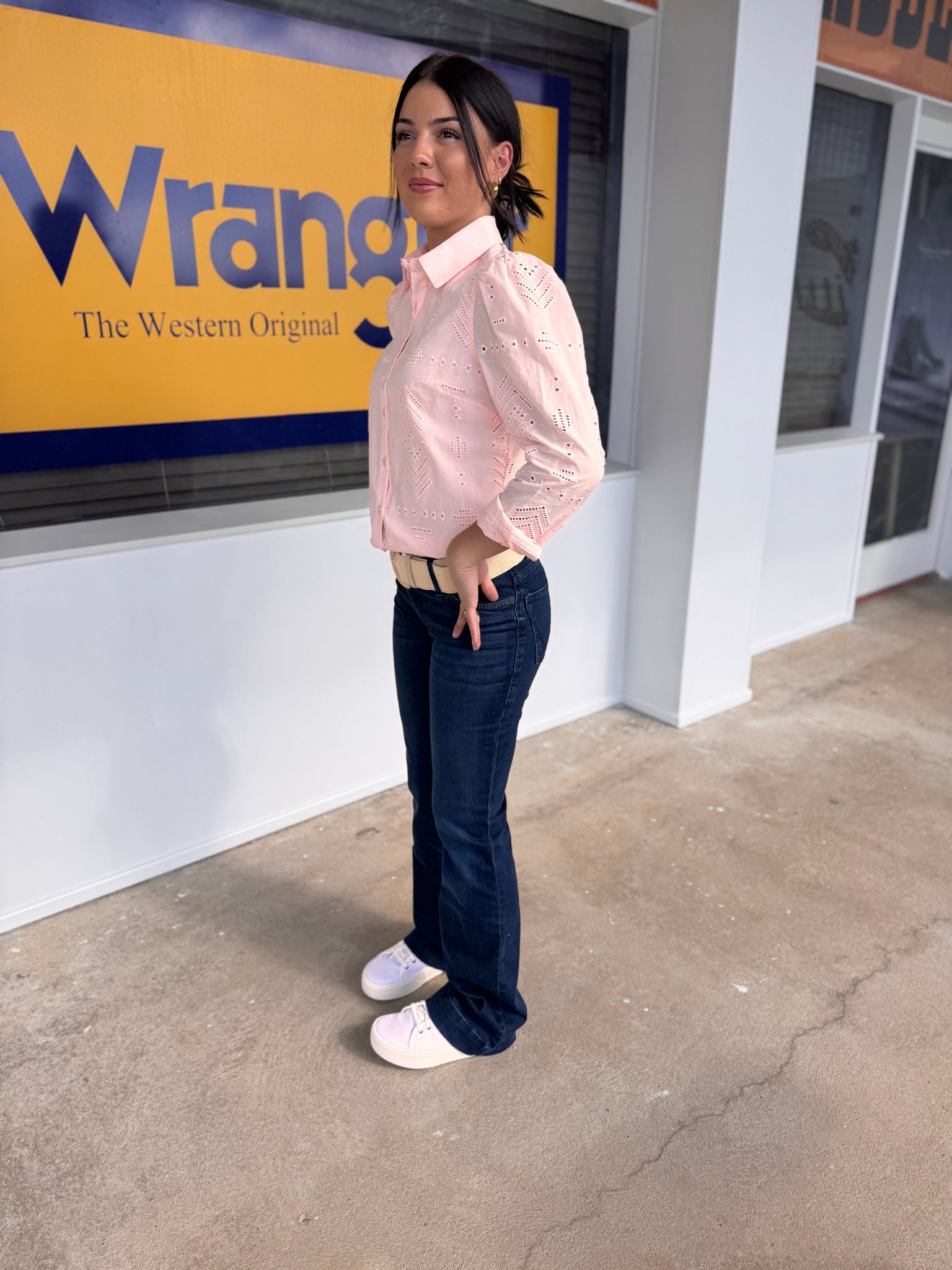 112352986 Wrangler Ladies Q Mid Rise Trouser Leg Jean