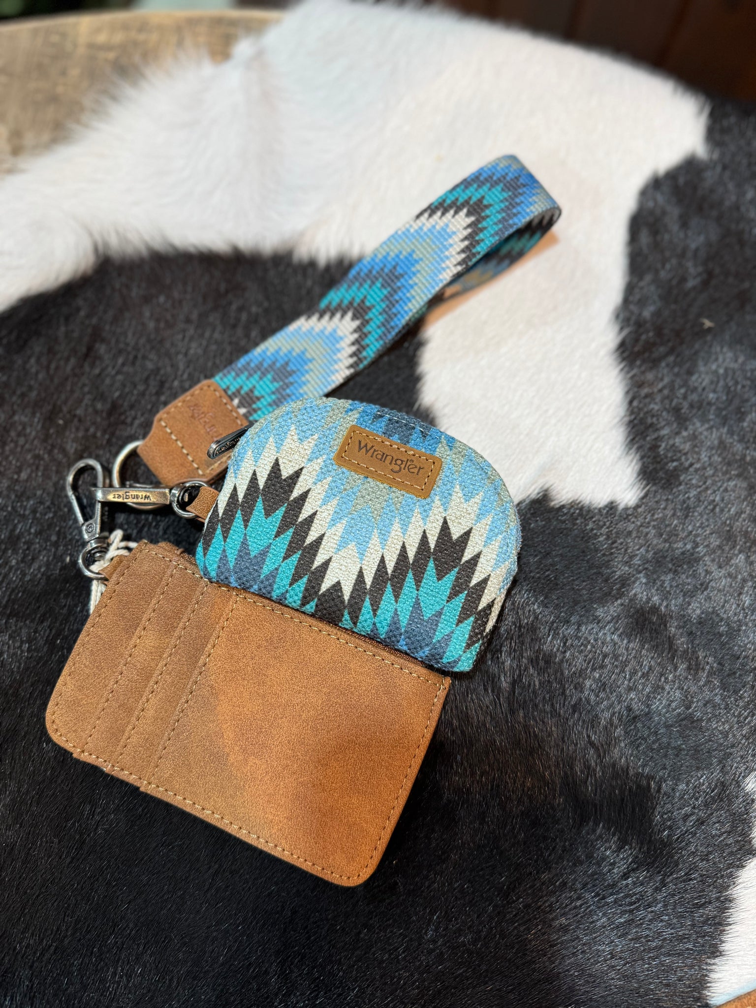 X5S2916WLT Wrangler Southwestern Nevada Dual Pouch Wristlet Bag Blue
