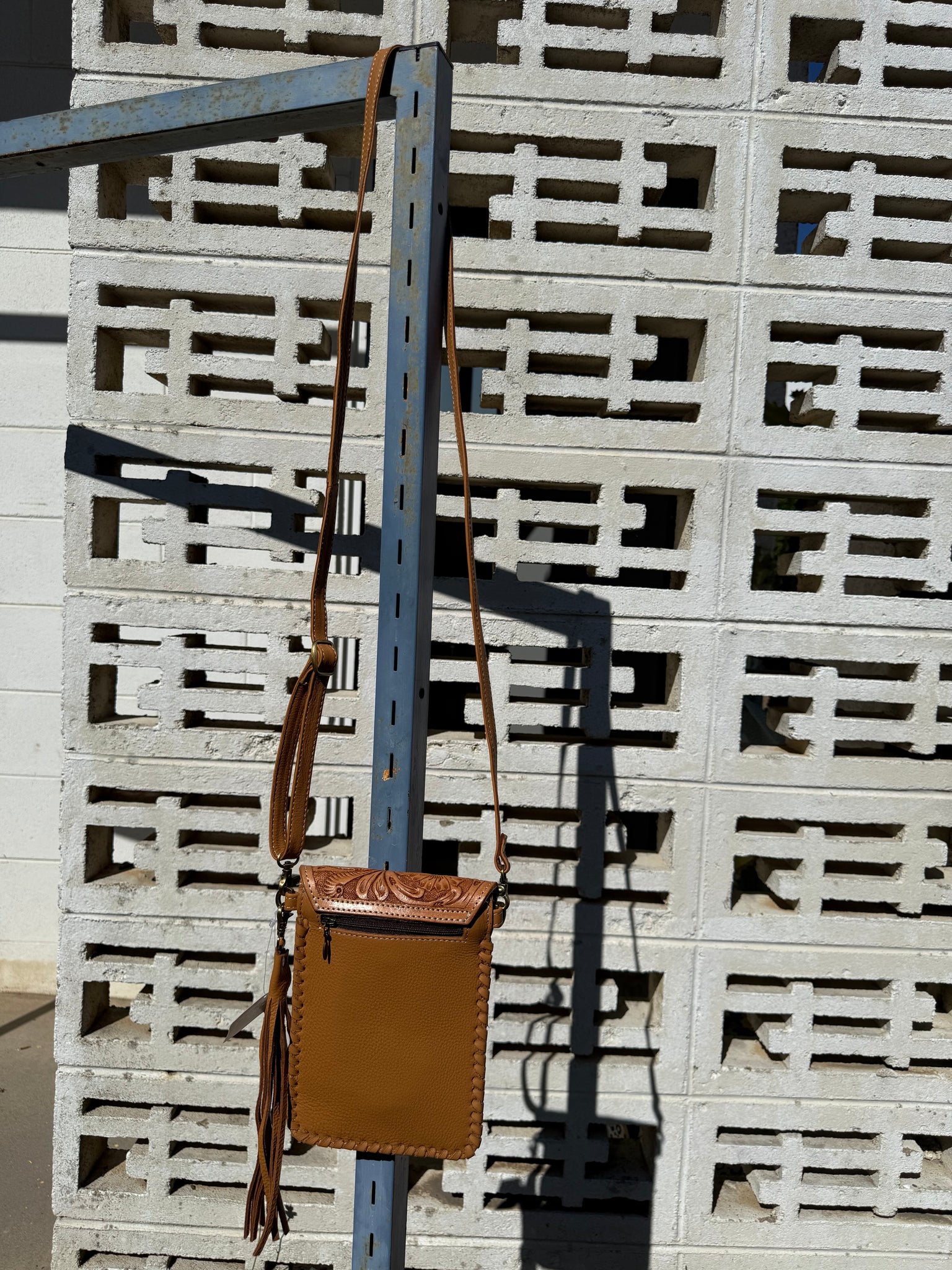 AB-10-010 Tole Cowhide Shoulder Bags