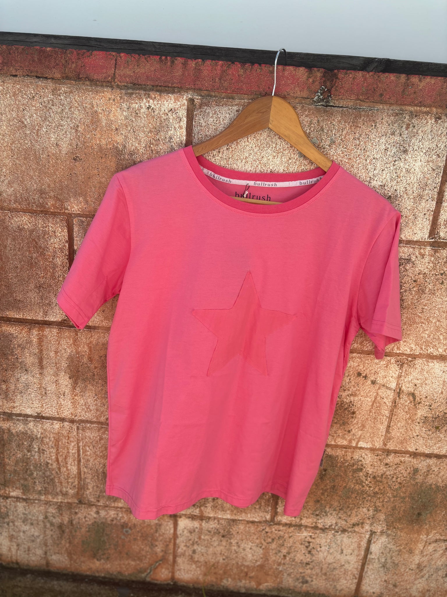 Bullrush Silhouette Tee Pink