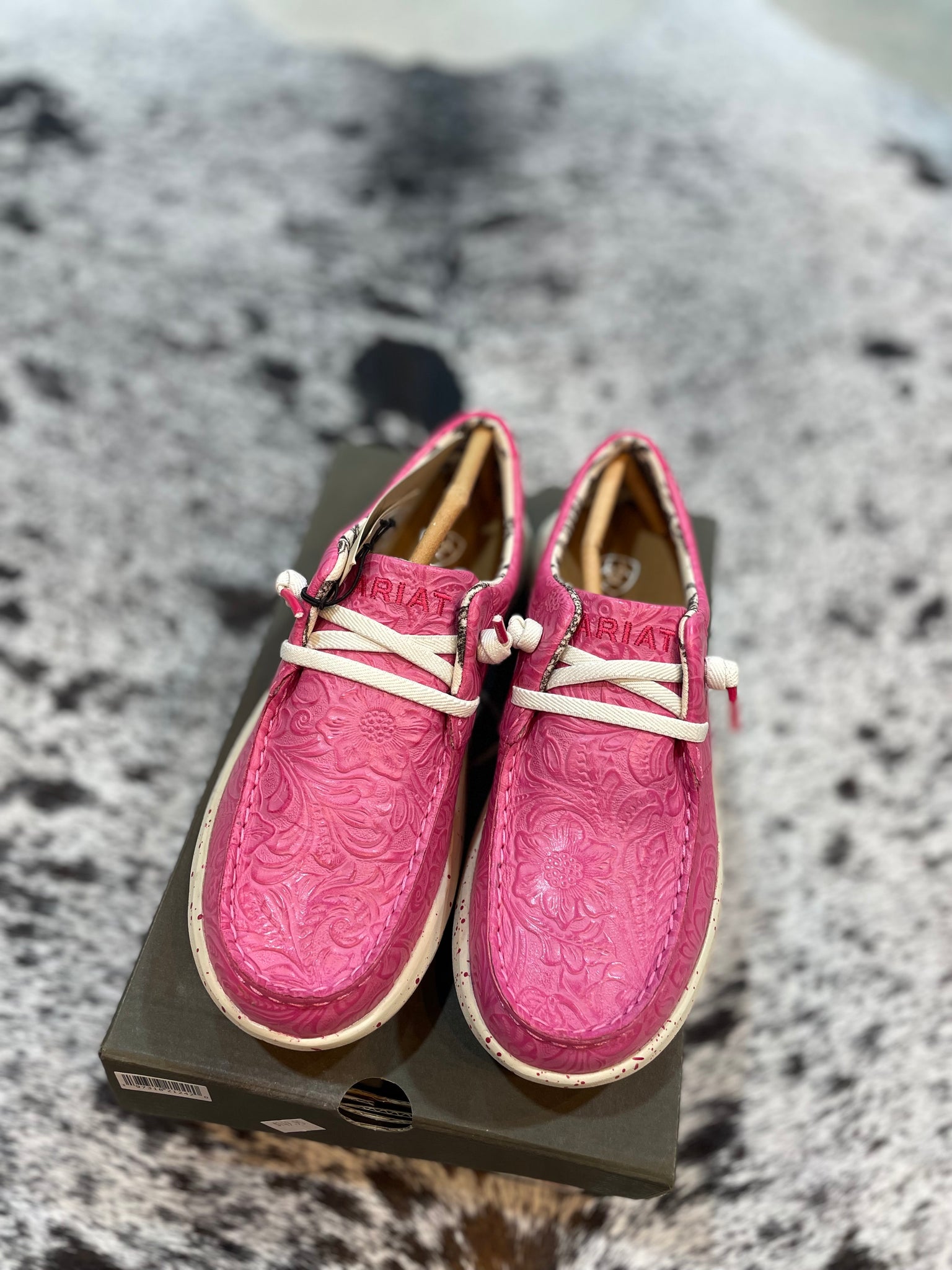 10053706 Ariat Ladies Hilo Hot Pink Floral Emboss