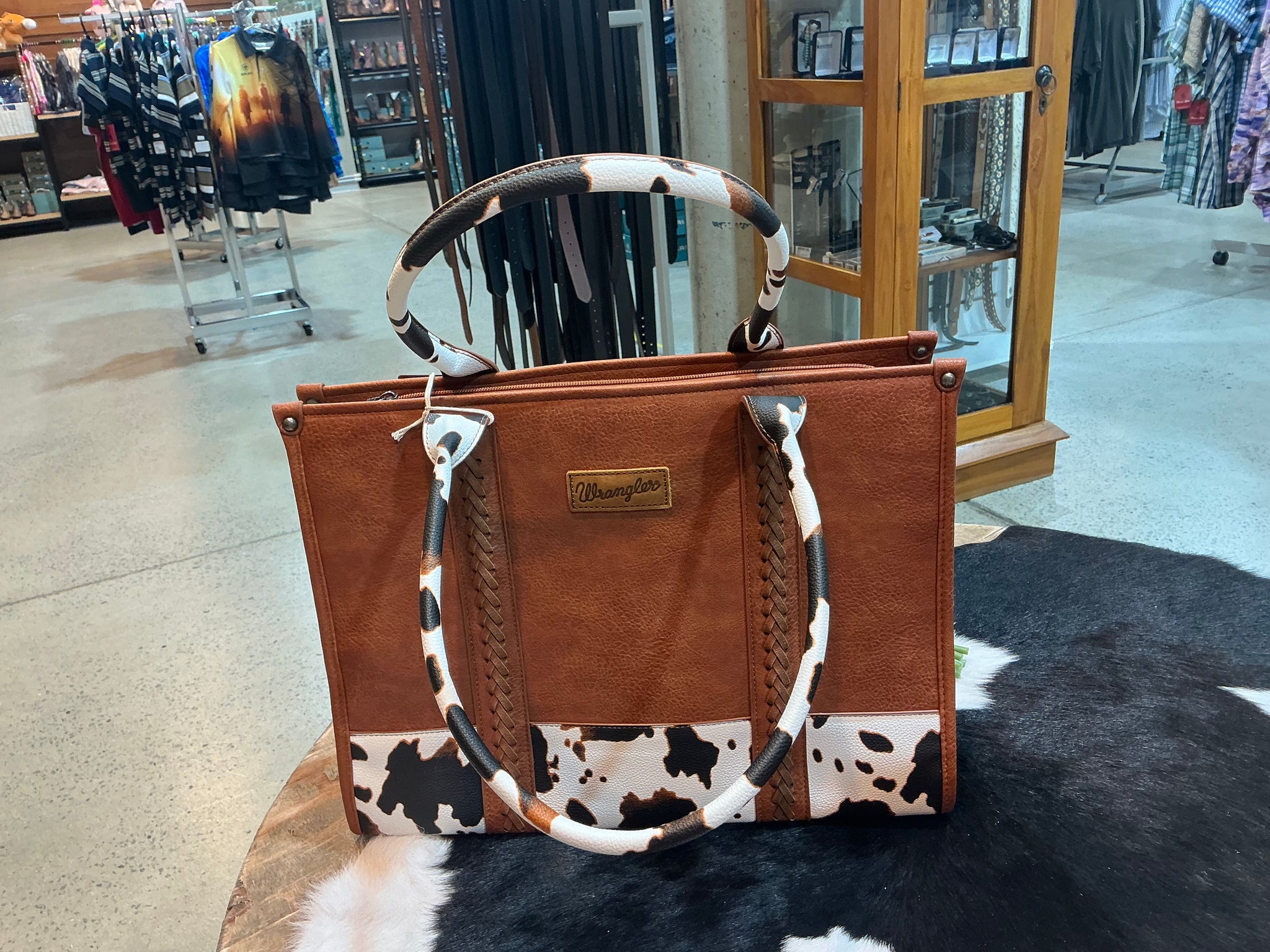 X5S2935BAG Wrangler Southwestern Cow Print Tote Bag Dark Tan