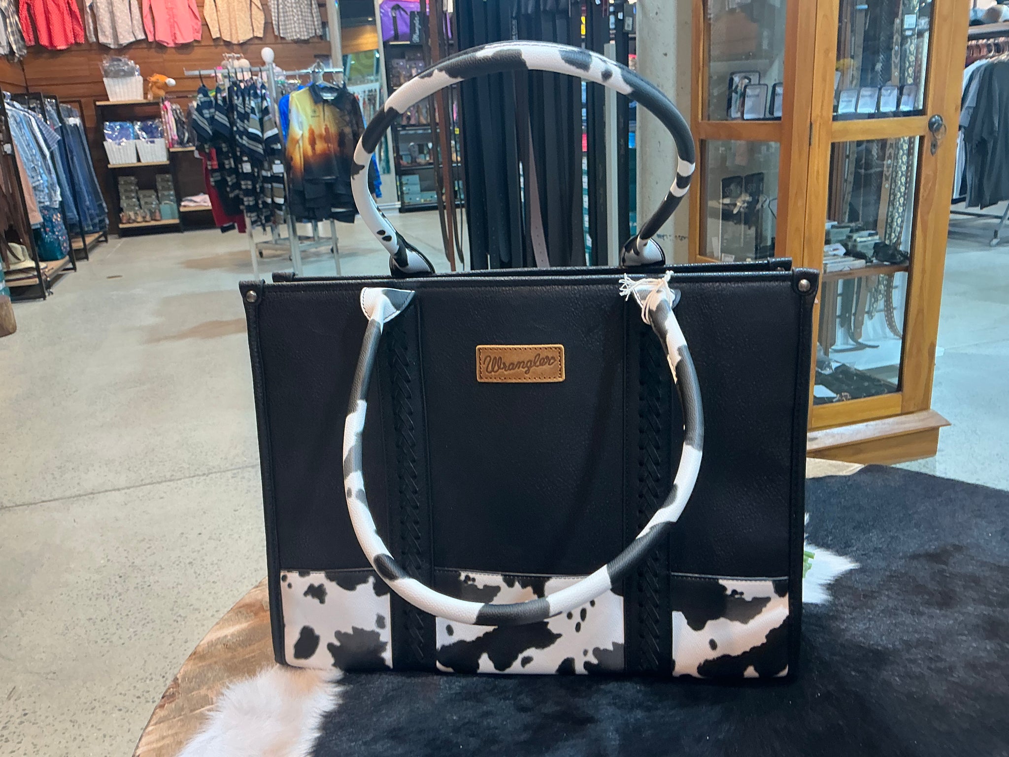 X5S2935BAG Wrangler Southwestern Cow Print Tote Bag Black