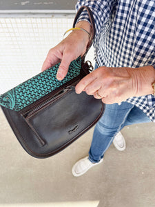 X3S2944BAG Wrangler Rita Clutch Bag Brown/Turquoise