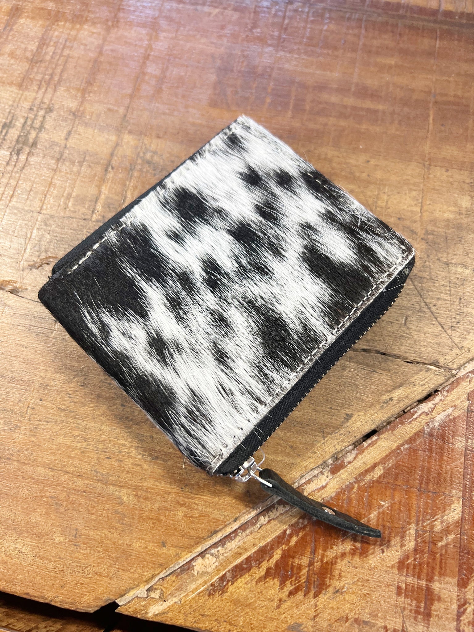 CA-04 The Design Edge Small Cowhide Zippered Unisex Wallet Black