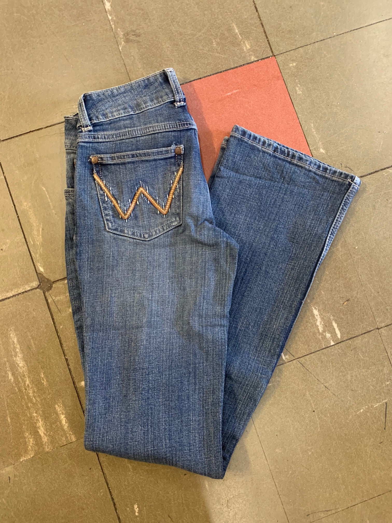 09MWZKR Wrangler Q Women's Mae 34" Bootcut Jean