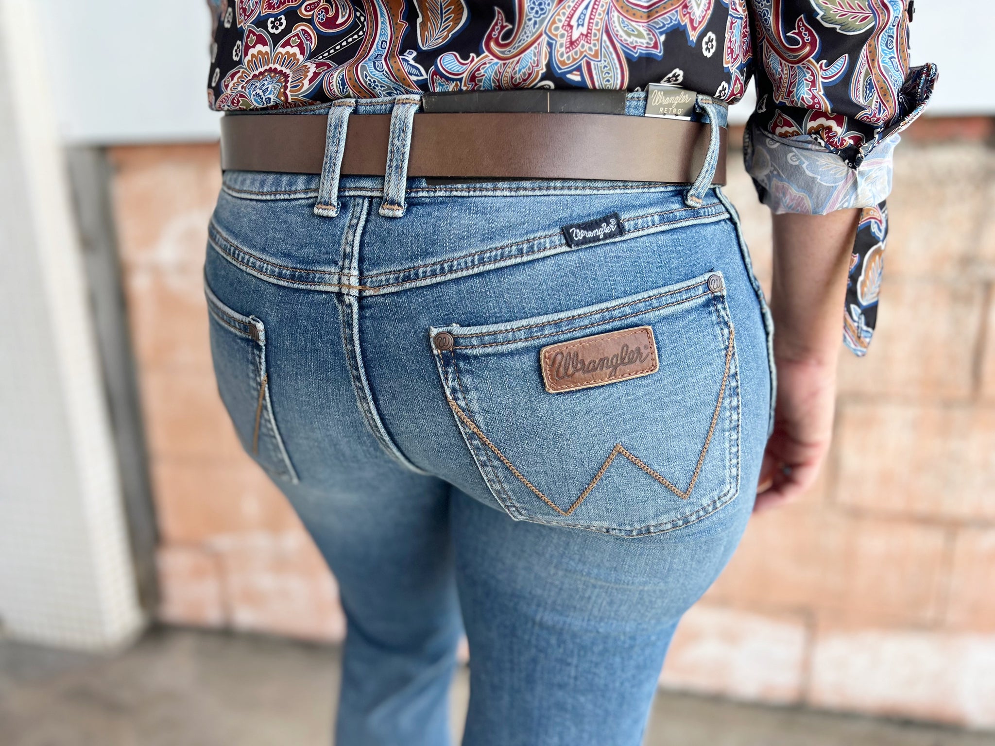 112317793 Wrangler Retro Q Ladies Mae Mid Rise Jean