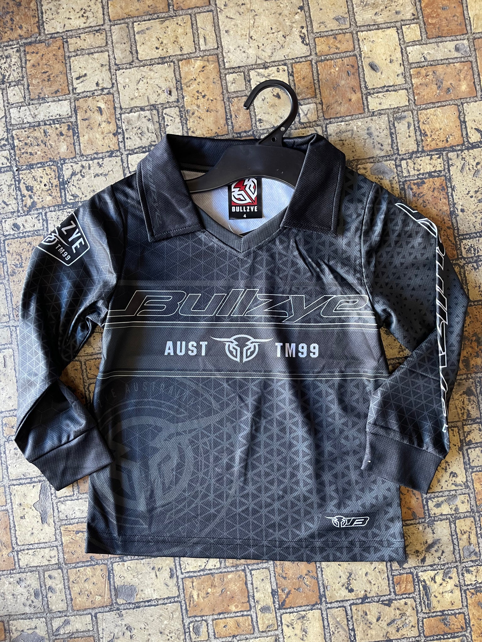B3S3568305 Bullzye Boys Peter L/S Tee