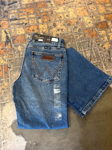 112317793 Wrangler Retro Q Ladies Mae Mid Rise Jean
