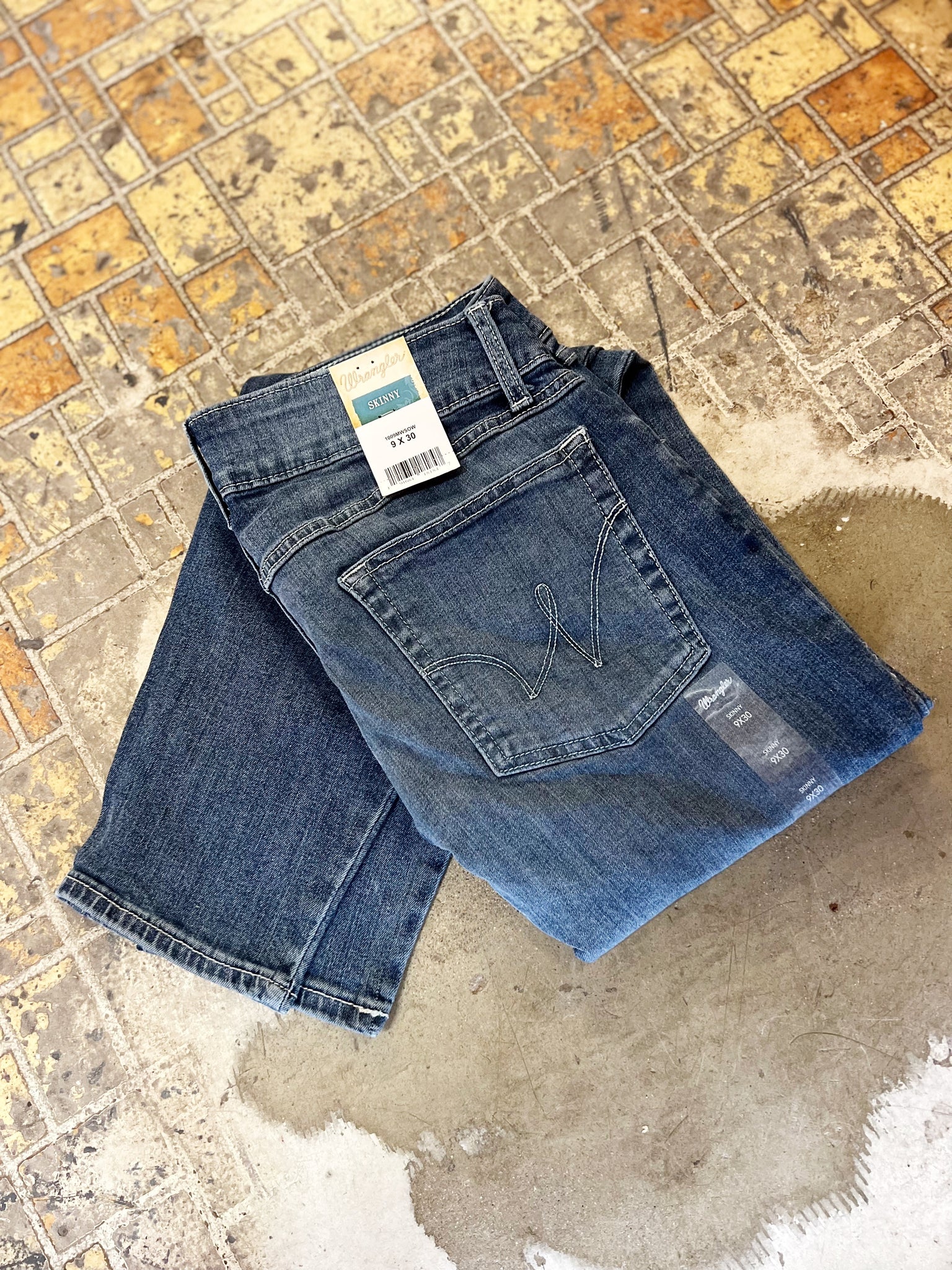 1009MWSOW Wrangler Q Ladies Essential Skinny Jeans