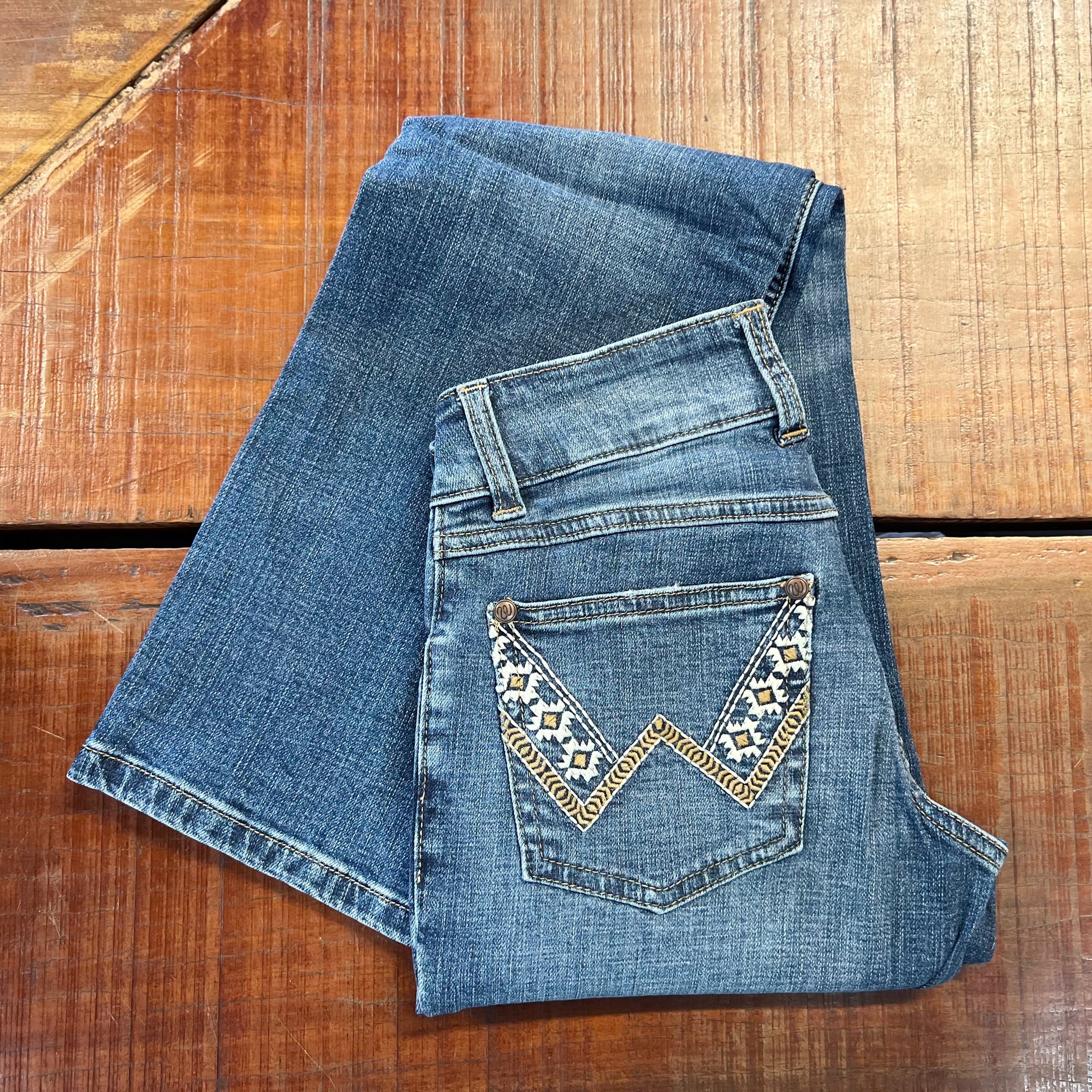 112328359 Wrangler Ladies 34" & 36" Leg Low Rise Bootcut Reg Jean Sadie
