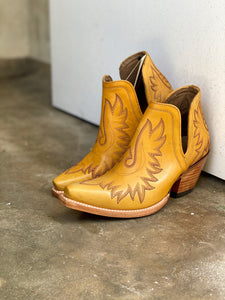 10034042 Ariat Dixon Mustard