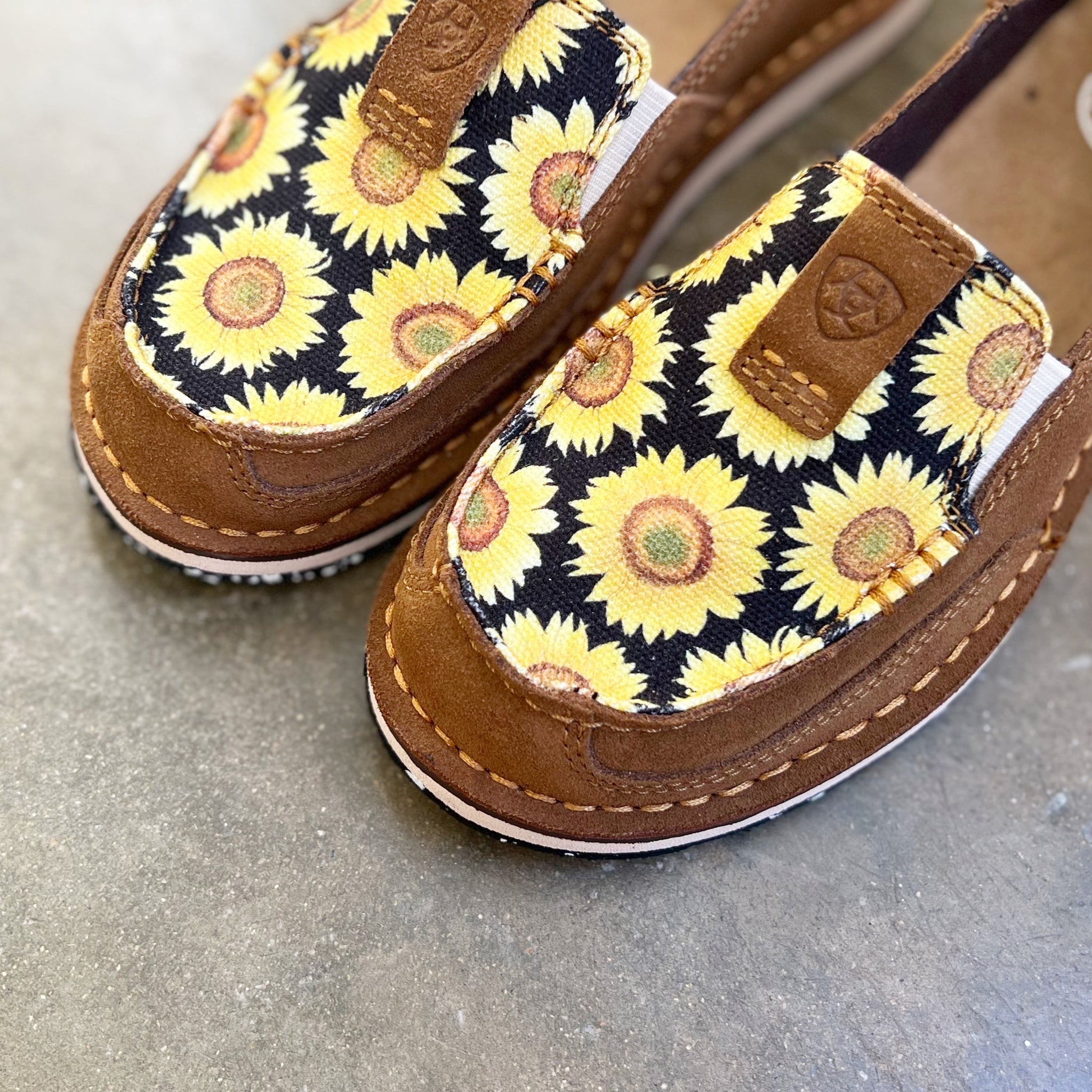 10040356 Ariat Ladies Cruiser Peanut/Field of Sun