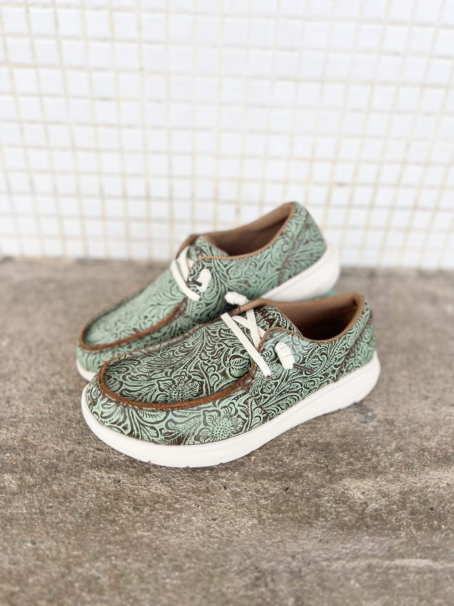10044588 Ariat Ladies Hilo Vintage Turquoise Floral Emboss