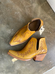10034042 Ariat Dixon Mustard