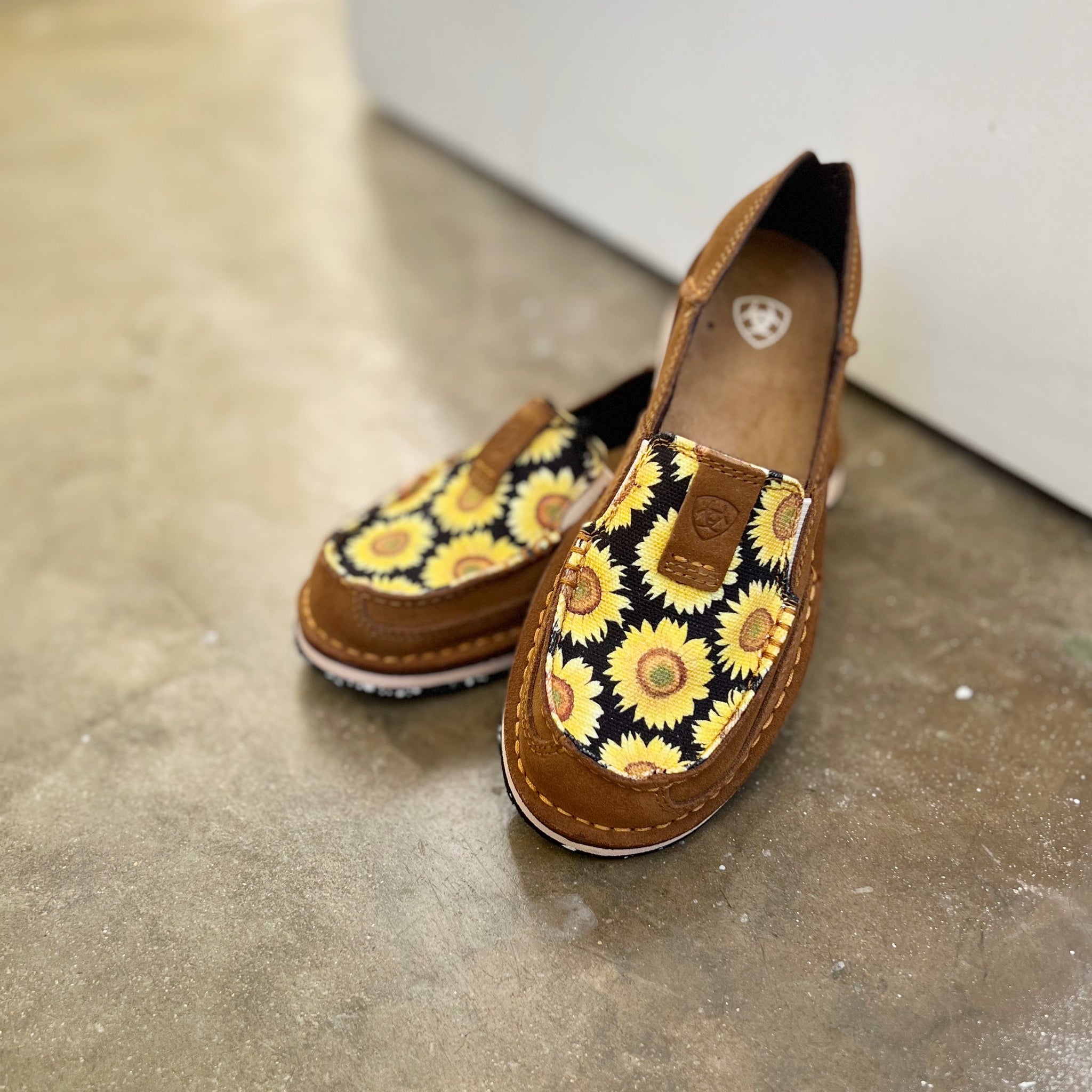 10040356 Ariat Ladies Cruiser Peanut/Field of Sun