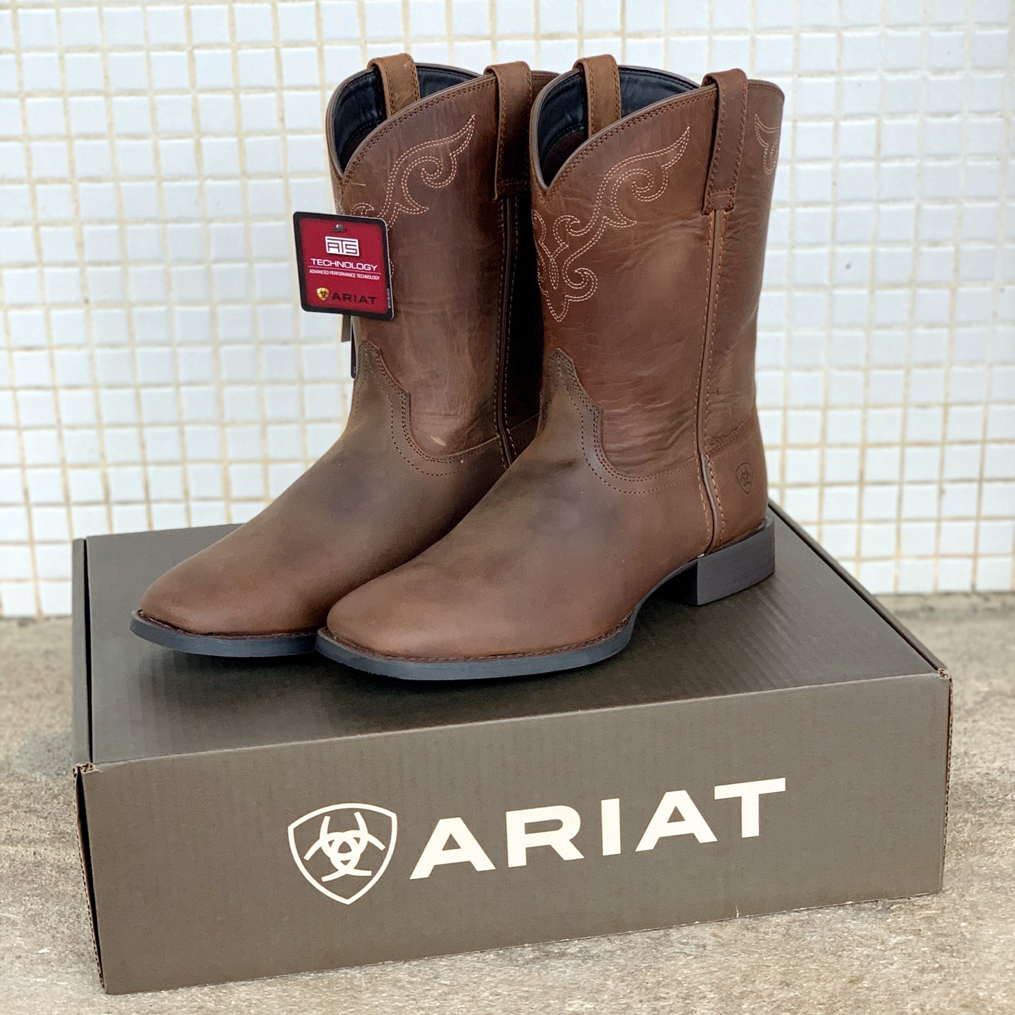 Ariat Ladies Wide Square Toe Heritage Roper Distressed Brown 10027383