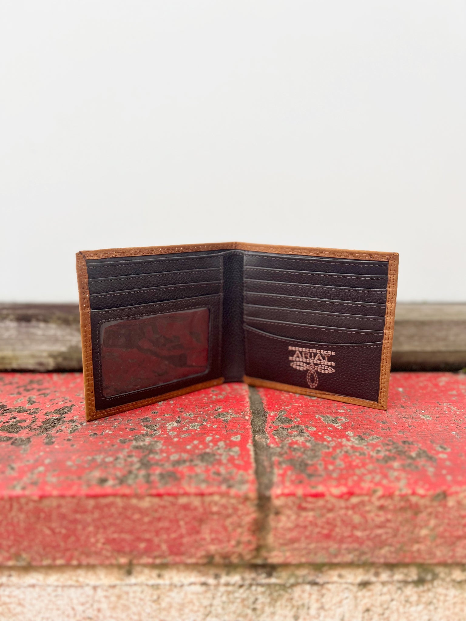 A3548244 Ariat Large Bi-Fold Wallet Medium Brown