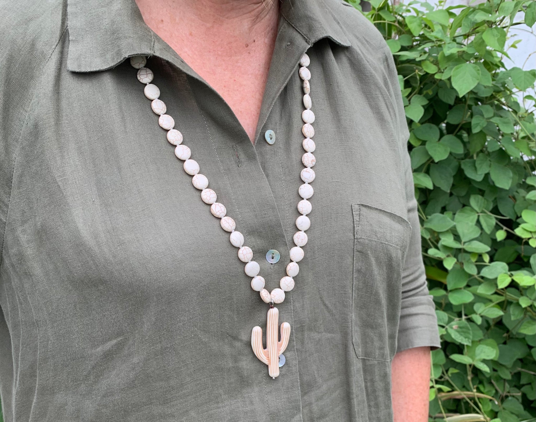 KJD126 On Trend Agencies Desert Cream Cactus Necklace