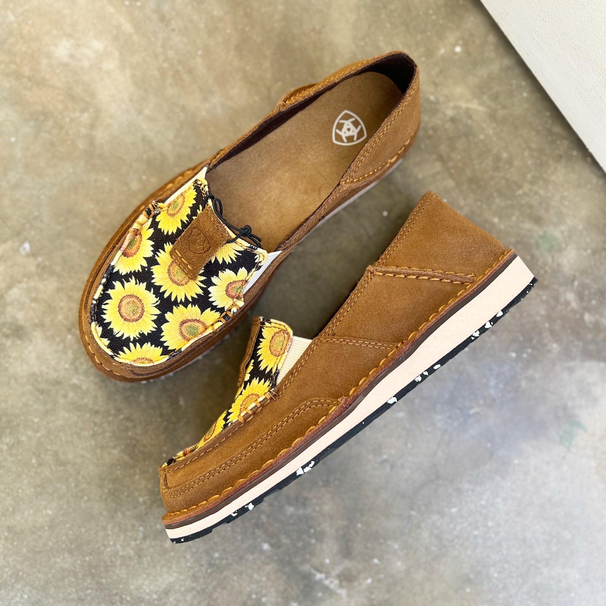 10040356 Ariat Ladies Cruiser Peanut/Field of Sun